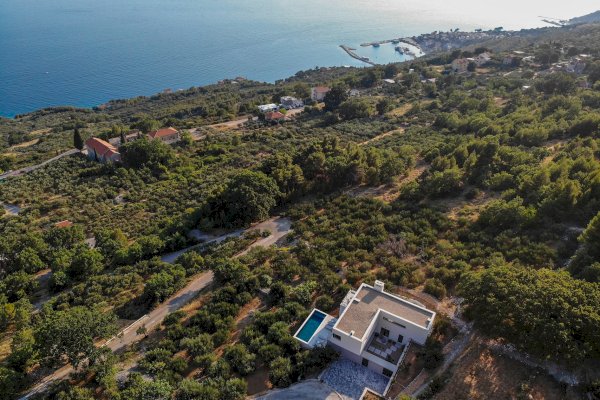 Villa Ovation