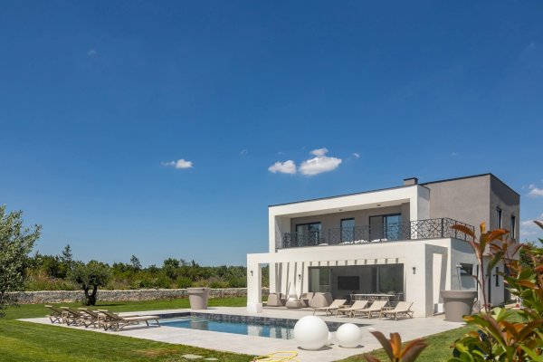 Villa Epic 8