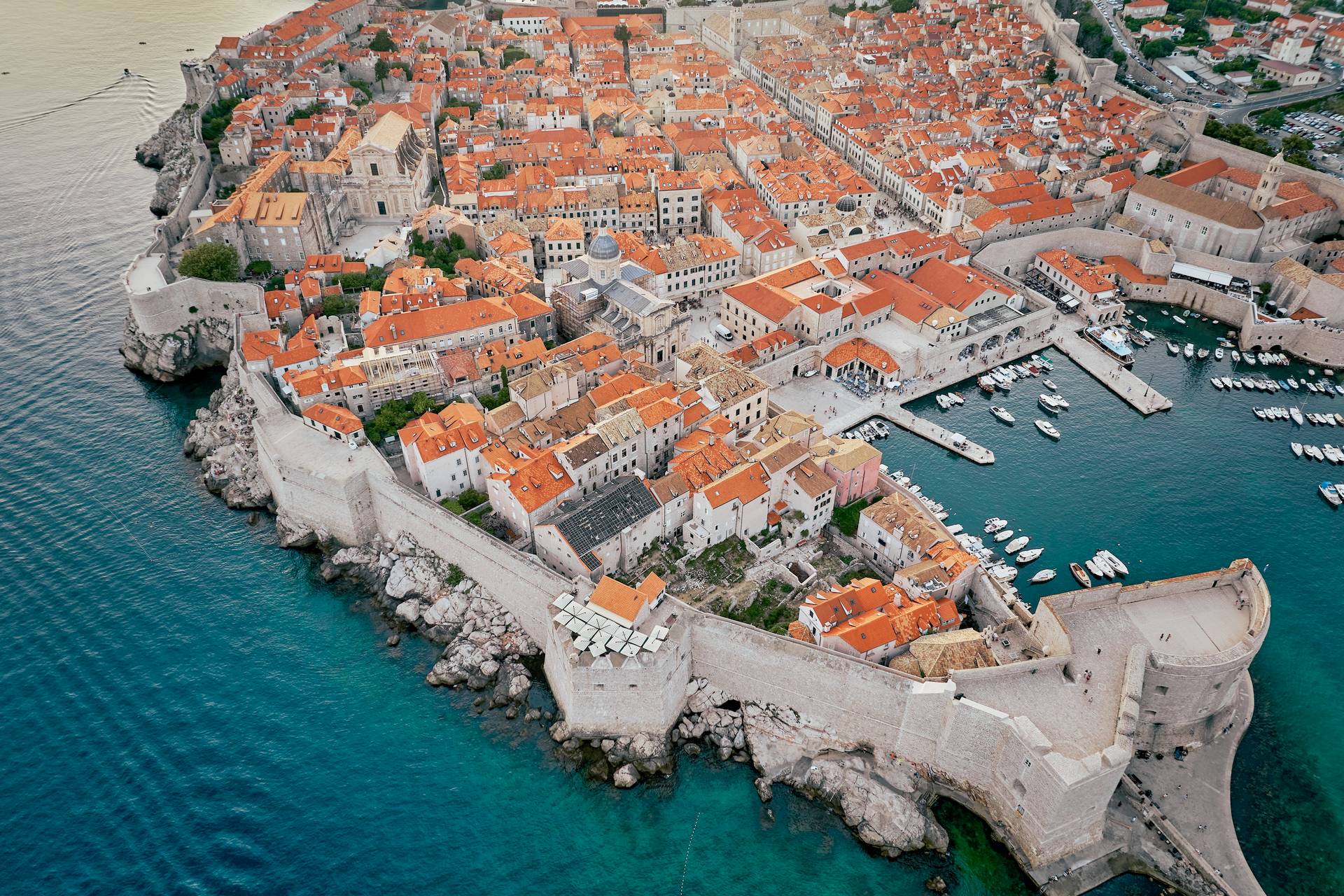 https://luxevillascollection.com/storage/u-7/2023/12/07/dubrovnik-1701956129.jpg